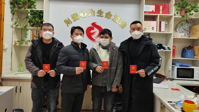 张美德、李宇、贾斌、黄浩同志参加州疫情防控指挥部组织的新冠病毒感染康复者紧急无偿献血活动。